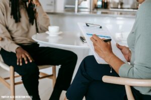 What to ask during a first stage job interview? The 5 best questions to ask during a screen interview with a recruiter.